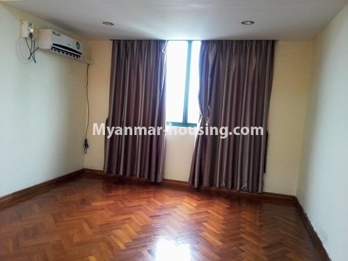 မြန်မာအိမ်ခြံမြေ - ငှားရန် property - No.4038 - ပုလဲကွန်ဒိုတွင် ရှုခင်းကောင်းသော အခန်းတစ်ခန်းငှါးရန်ရှိသည်။single bedroom