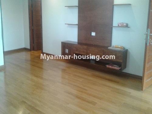 မြန်မာအိမ်ခြံမြေ - ငှားရန် property - No.4043 - ဗဟန်းတွင် ကွန်ဒိုအခန်းကောင်းတစ်ခန်းငှားရန်ရှိသည်။living room