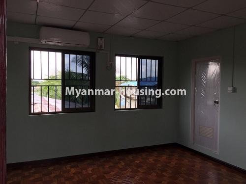 မြန်မာအိမ်ခြံမြေ - ငှားရန် property - No.4058 - မြောက်ဒဂုံတွင် တိုက်သစ်နှစ်ထပ်ခွဲတစ်လုံး ငှားရန်ရှိသည်။ - another bedroom and outside view