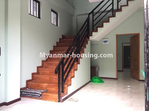 မြန်မာအိမ်ခြံမြေ - ငှားရန် property - No.4058 - မြောက်ဒဂုံတွင် တိုက်သစ်နှစ်ထပ်ခွဲတစ်လုံး ငှားရန်ရှိသည်။ - stairs view