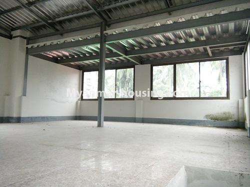 မြန်မာအိမ်ခြံမြေ - ငှားရန် property - No.4069 - အလုံမြို့နယ်တွင် လုံးချင်းကောင်းကောင်းငှားရန်ရှိသည်။