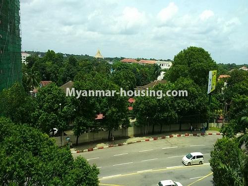 မြန်မာအိမ်ခြံမြေ - ငှားရန် property - No.4078 - ၈ မိုင်လမ်းဆုံးနားတွင် ကွန်ဒိုအသစ်ခန်းတစ်ခန်း ငှါးရန်ရှိသည်။outside view