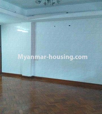 ミャンマー不動産 - 賃貸物件 - No.4083 - An apartment for rent in Lathar Township - View of the living room