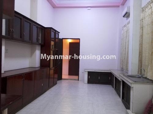 မြန်မာအိမ်ခြံမြေ - ငှားရန် property - No.4090 - ဗဟန်းမြို့နယ်တွင် သုံးထပ်တိုက်လုံးချင်းအိမ် တစ်လုံးဌားရန် ရှိပါသည်။view of Kitchen