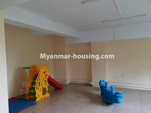 မြန်မာအိမ်ခြံမြေ - ငှားရန် property - No.4093 - အောင်ချမ်းသာကွန်ဒိုတွင် View ကောင်းသည့် အခန်းတစ်ခန်းငှားရန်ရှိသည်။ - playground 