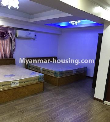 မြန်မာအိမ်ခြံမြေ - ငှားရန် property - No.4102 - အခန်းကောင်းကောင်းတွင် နေချင်သူများအတွက် အောင်ချမ်းသာကွန်ဒိုတွင် ငှားရန်ရှိသည်။ - living room
