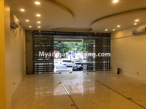 မြန်မာအိမ်ခြံမြေ - ငှားရန် property - No.4103 - စီးပွားရေးလုပ်ချင်သူများအတွက် ရွေှဂုံတိုင်လမ်းမပေါ်တွင် မြေညီတစ်ခန်းငှားရန်ရှိသည်။hall 