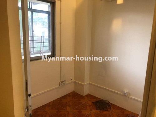 မြန်မာအိမ်ခြံမြေ - ငှားရန် property - No.4103 - စီးပွားရေးလုပ်ချင်သူများအတွက် ရွေှဂုံတိုင်လမ်းမပေါ်တွင် မြေညီတစ်ခန်းငှားရန်ရှိသည်။one room