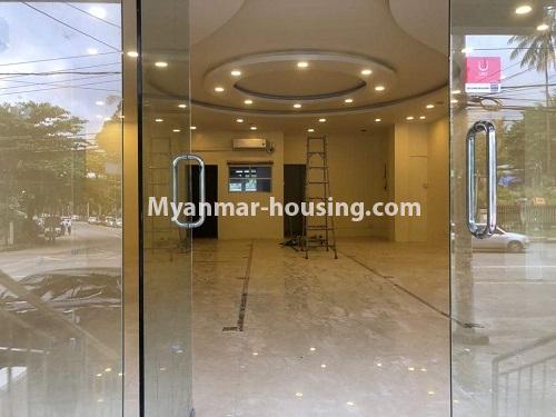 မြန်မာအိမ်ခြံမြေ - ငှားရန် property - No.4103 - စီးပွားရေးလုပ်ချင်သူများအတွက် ရွေှဂုံတိုင်လမ်းမပေါ်တွင် မြေညီတစ်ခန်းငှားရန်ရှိသည်။hall