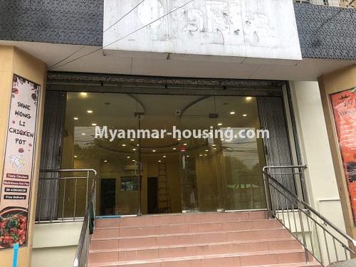 မြန်မာအိမ်ခြံမြေ - ငှားရန် property - No.4103 - စီးပွားရေးလုပ်ချင်သူများအတွက် ရွေှဂုံတိုင်လမ်းမပေါ်တွင် မြေညီတစ်ခန်းငှားရန်ရှိသည်။front view 