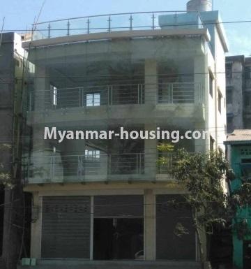 မြန်မာအိမ်ခြံမြေ - ငှားရန် property - No.4104 - ကမ်းနားလမ်းမပေါ်တွင် အရောင်းပြခန်းဖွင့်ရန် လုံးချင်း သုံးထပ်ခွဲတစ်လုံးငှားရန်ရှိသည်။ - House view