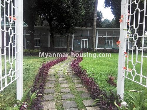 Myanmar real estate - for rent property - No.4111 - Coffee Shop or Restaurant for rent near Inya Lake! - entrance way