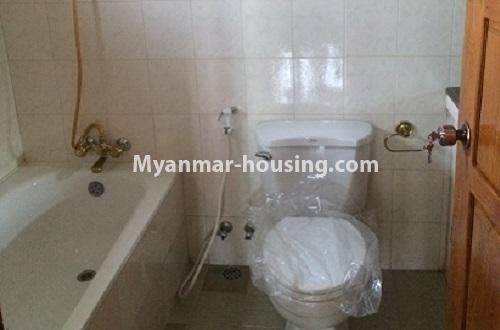 မြန်မာအိမ်ခြံမြေ - ငှားရန် property - No.4115 - ချော်တွင်းကုန်းအနီးတွင် လုံးချင်းအိမ်ကောင်းကောင်းတစ်လုံး ငှားရန်ရှိသည်။bathroom