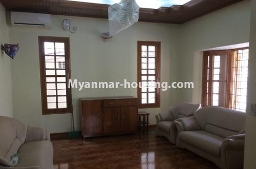 မြန်မာအိမ်ခြံမြေ - ငှားရန် property - No.4115 - ချော်တွင်းကုန်းအနီးတွင် လုံးချင်းအိမ်ကောင်းကောင်းတစ်လုံး ငှားရန်ရှိသည်။living room