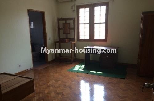 မြန်မာအိမ်ခြံမြေ - ငှားရန် property - No.4115 - ချော်တွင်းကုန်းအနီးတွင် လုံးချင်းအိမ်ကောင်းကောင်းတစ်လုံး ငှားရန်ရှိသည်။ - master bedroom