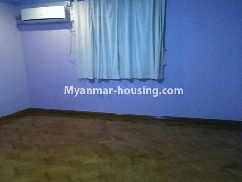 မြန်မာအိမ်ခြံမြေ - ငှားရန် property - No.4117 - ကမာရွတ်တွင် ကွန်ဒိုအခန်းကောင်းငှားရန်ရှိသည်။ - Master bed room