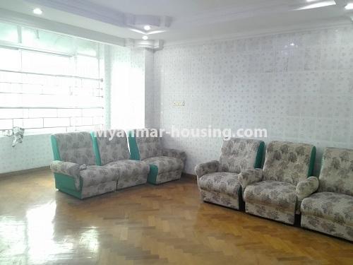 မြန်မာအိမ်ခြံမြေ - ငှားရန် property - No.4121 - လမ်းမတော်တွင် ကွန်ဒိုအခန်းတစ်ခန်း ငှားရန်ရှိသည်။living room