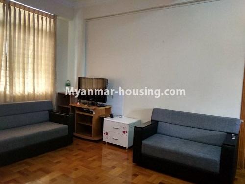 မြန်မာအိမ်ခြံမြေ - ငှားရန် property - No.4132 - ရွေှပြည်အေးရိပ်မွန်ကွန်ဒို တွင် အခန်းကျဉ်း ကောင်းကောင်းတစ်ခန်းပါသည်။living room