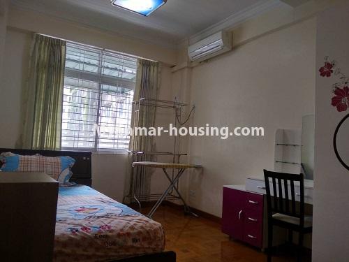 မြန်မာအိမ်ခြံမြေ - ငှားရန် property - No.4132 - ရွေှပြည်အေးရိပ်မွန်ကွန်ဒို တွင် အခန်းကျဉ်း ကောင်းကောင်းတစ်ခန်းပါသည်။master bedroom