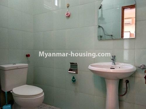 မြန်မာအိမ်ခြံမြေ - ငှားရန် property - No.4132 - ရွေှပြည်အေးရိပ်မွန်ကွန်ဒို တွင် အခန်းကျဉ်း ကောင်းကောင်းတစ်ခန်းပါသည်။compound bathroom