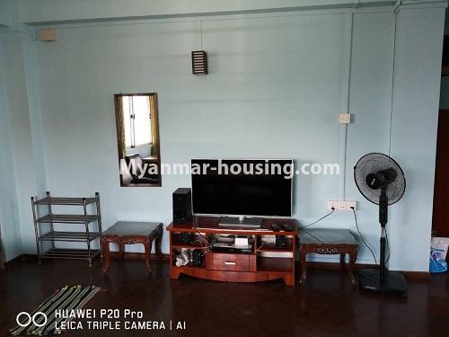 မြန်မာအိမ်ခြံမြေ - ငှားရန် property - No.4133 - ပုဇွန်တောင်တွင် အပေါ်ဆုံးလွှာ ကွန်ဒိုခန်း ငှားရန်ရှိသည်။Living room