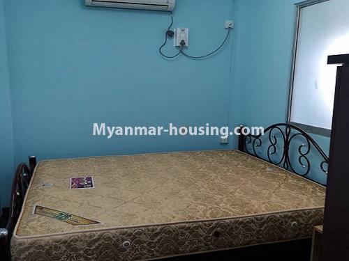 မြန်မာအိမ်ခြံမြေ - ငှားရန် property - No.4133 - ပုဇွန်တောင်တွင် အပေါ်ဆုံးလွှာ ကွန်ဒိုခန်း ငှားရန်ရှိသည်။Bed room