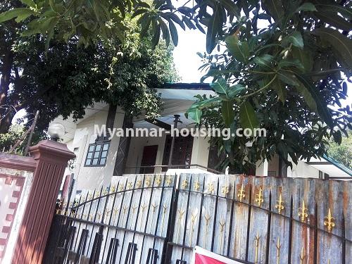 Myanmar real estate - for rent property - No.4134 - Available Landed house for shop or restaurant in Bahan! - entrance view