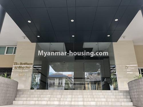 မြန်မာအိမ်ခြံမြေ - ငှားရန် property - No.4142 - ခေမာ residence ကွန်ဒိုတွင် အခန်းကောင်းတစ်ခန်း ငှားရန်ရှိသည်။building entrance view