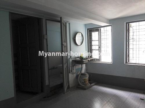 缅甸房地产 - 出租物件 - No.4145 -  Apartment rent for office in Lanmadaw Township. - inside view