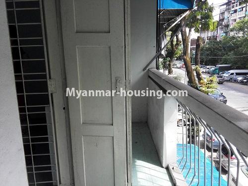 မြန်မာအိမ်ခြံမြေ - ငှားရန် property - No.4145 - လမ်းမတော်တွင် ရုံးခန်းအတွက် တိုက်ခန်းကောင်း ငှားရန်ရှိသည်။outside View