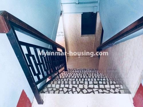 မြန်မာအိမ်ခြံမြေ - ငှားရန် property - No.4148 - လှိုင်သာယာ န၀ဒေး ဥယျာဉ်အိမ်ယာ အပြင်ဘက်တွင် ဧည့်ရိပ်သာတစ်လုံး ငှားရန်ရှိသည်။stairs to upstairs