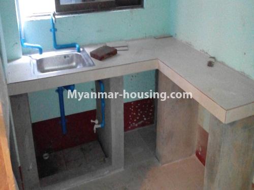 မြန်မာအိမ်ခြံမြေ - ငှားရန် property - No.4151 - တရုတ်တန်းတွင် ကွန်ဒိုခန်း ငှားရန်ရှိသည်။kitchen