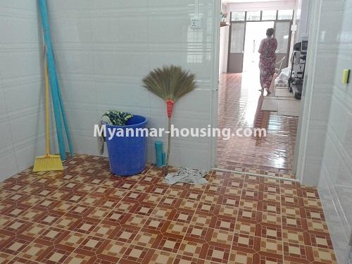 ミャンマー不動産 - 賃貸物件 - No.4156 - Ground floor apartment for rent in Lanmadaw! - kitchen space