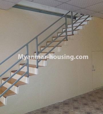 မြန်မာအိမ်ခြံမြေ - ငှားရန် property - No.4159 - တောင်ဥက္ကလာပတွင် လုံးချင်းနှစ်ထပ်တစ်လုံး ငှားရန်ရှိသည်။stairs view