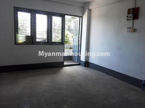 缅甸房地产 - 出租物件 - No.4165 - A good Apartment for rent near Gamone Pwint Shopping in Mayangone. - Living room