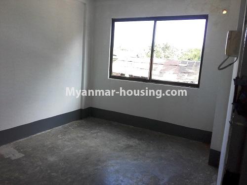 မြန်မာအိမ်ခြံမြေ - ငှားရန် property - No.4165 - မရမ်းကုန်း ဂမုန်းပွင့် ဈေး၀ယ်စင်တာအနီးတွင် တိုက်ခန်းကောင်း ငှားရန်ရှိသည်။ - Living room