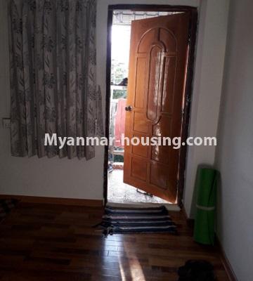 မြန်မာအိမ်ခြံမြေ - ငှားရန် property - No.4168 - ရန်ကင်းတွင် တိုက်ခန်းငှားရန်ရှိသည်။ - main door and living area