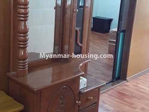မြန်မာအိမ်ခြံမြေ - ငှားရန် property - No.4177 - စမ်းချောင်းတွင် တိုက်ခန်းငှါးရန်ရှိသည်။dressing table in bedroom