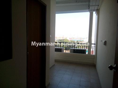 မြန်မာအိမ်ခြံမြေ - ငှားရန် property - No.4179 - အလုံတွင် လူနေကွန်ဒိုတိုက်ခန်းသစ် ငှားရန်ရှိသည်။ - balcony view