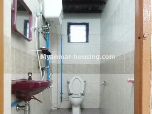 ミャンマー不動産 - 賃貸物件 - No.4181 - Ground floor and first floor in a house for rent in 147 Street, Tarmway! - bathroom