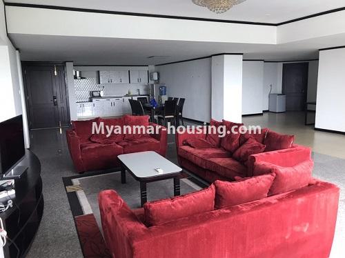 မြန်မာအိမ်ခြံမြေ - ငှားရန် property - No.4183 - အလုံတွင် ကွန်ဒိုတိုက်ခန်းကောင်း ငှားရန်ရှိသည်။Living room