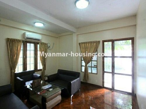 မြန်မာအိမ်ခြံမြေ - ငှားရန် property - No.4188 - စမ်းချောင်း ပန်းလှိုင်အိမ်ရာတွင် လုံးချင်းငှားရန် ရှိသည်။living room view