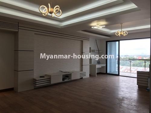 မြန်မာအိမ်ခြံမြေ - ငှားရန် property - No.4189 - အလုံတွင် ကွန်ဒိုခန်းသစ် ငှားရန်ရှိသည်။living room 