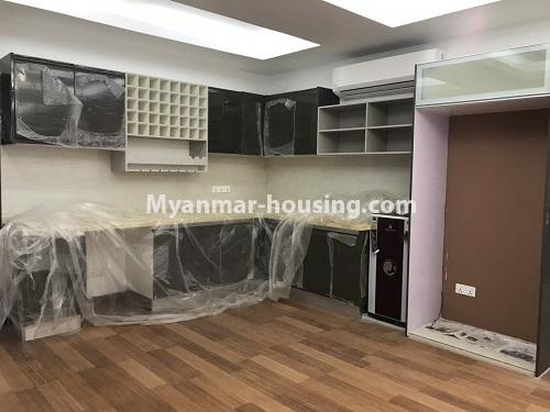 မြန်မာအိမ်ခြံမြေ - ငှားရန် property - No.4189 - အလုံတွင် ကွန်ဒိုခန်းသစ် ငှားရန်ရှိသည်။ - kitchen 