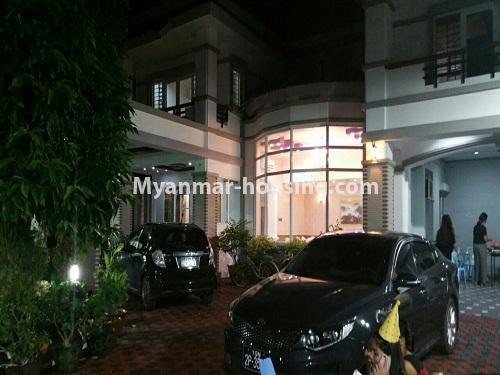 မြန်မာအိမ်ခြံမြေ - ငှားရန် property - No.4194 - လှိုင်တွင် အိမ်ကြီး အိမ်ကောင်းတစ်လုံး ငှားရန်ရှိသည်။ - compound view