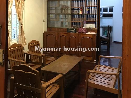 မြန်မာအိမ်ခြံမြေ - ငှားရန် property - No.4198 - လှည်းတန်းလမ်းဆုံနားတွင် လုံးချင်းအိမ် ငှားရန်ရှိသည်။living room