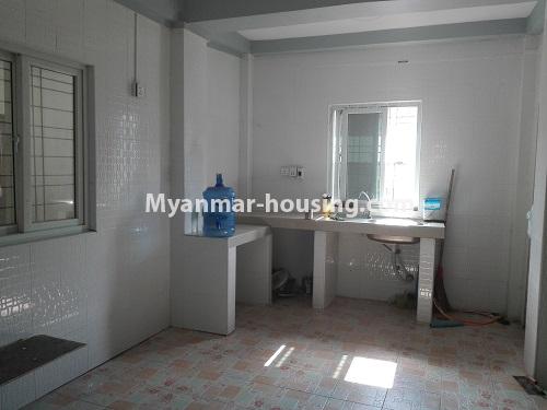 ミャンマー不動産 - 賃貸物件 - No.4202 - Apartment for rent in Sanchaung! - kitchen