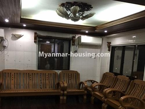 မြန်မာအိမ်ခြံမြေ - ငှားရန် property - No.4206 - မြို့ထဲတွင် တိုက်ခန်း ငှားရန်ရှိသည်။living room