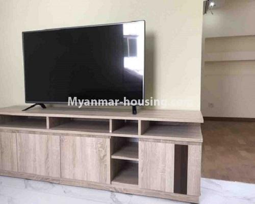 မြန်မာအိမ်ခြံမြေ - ငှားရန် property - No.4214 - စမ်းချောင်း၊ ကွန်ဒိုအသေးစားတွင် ပရိဘောဂပါသော စတူဒီယိုခန်းအသစ်တစ်ခန်း ငှားရန်ရှိသည်။ - living room