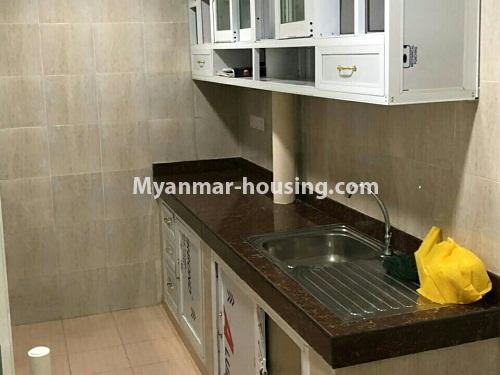 မြန်မာအိမ်ခြံမြေ - ငှားရန် property - No.4217 - လှိုင်မြို့နယ်တွင် ကွန်ဒိုခန်း ငှားရန်ရှိသည်။ - kitchen view 